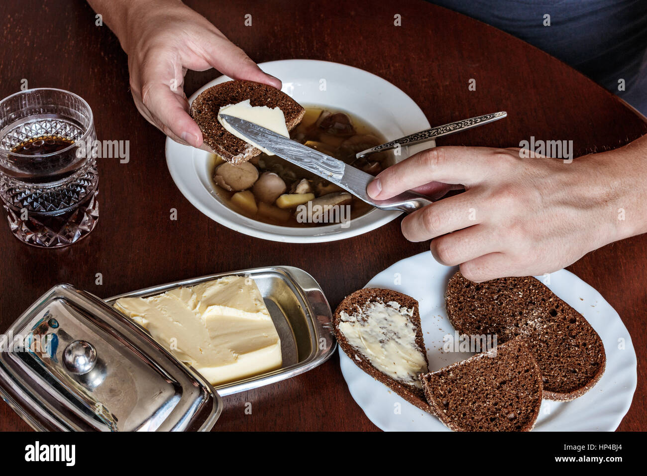 Man hand holding butter knife hires stock photography and images Alamy