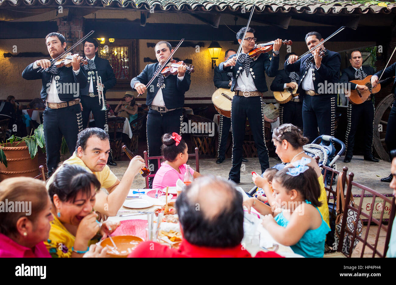 Mariachis in El Abajeño restaurant, Juarez 131, Tlaquepaque, Guadalajara,  Jalisco, Mexico Stock Photo - Alamy