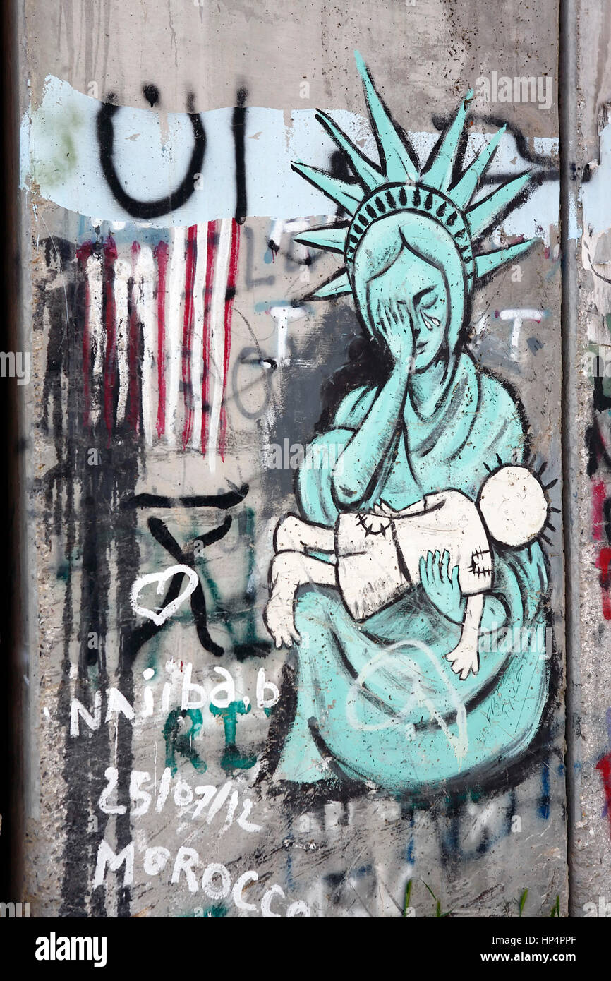 Artwork And Graffiti At Seperation Wall Between Israel And Palestine In Bethlehem Central West Bank Palestine Stock Photo Alamy Artwork And Graffiti At Seperation Wall Between Israel And Palestine In Bethlehem Central West Bank Palestine Stock Photo Alamy