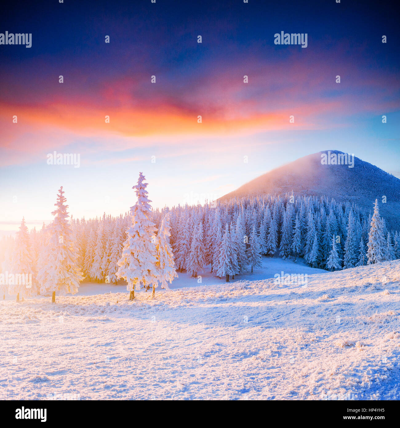 Colorful sunset over the mountain ranges in the national park Stock ...
