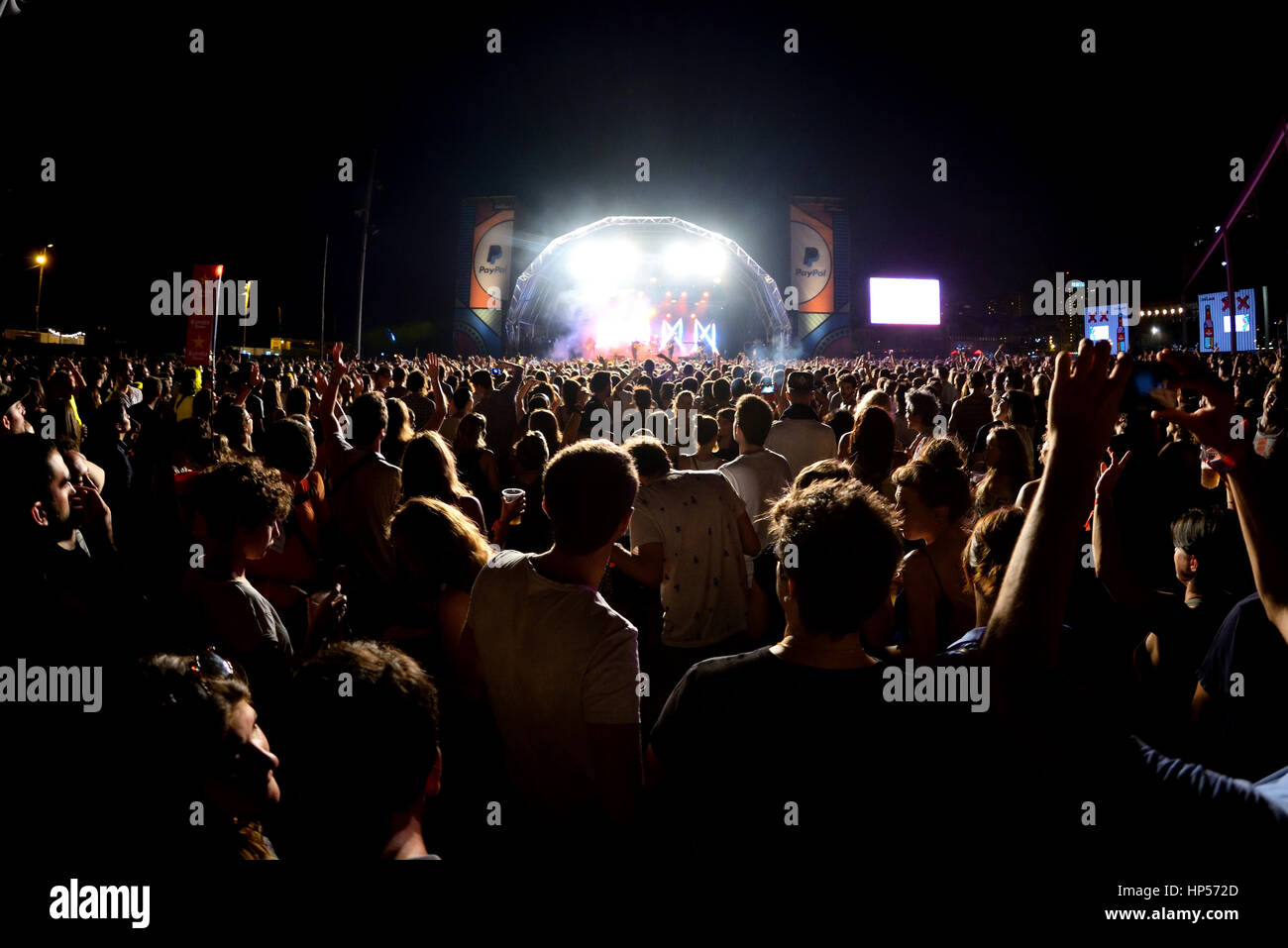 Air crowd hi-res stock photography and images - Alamy