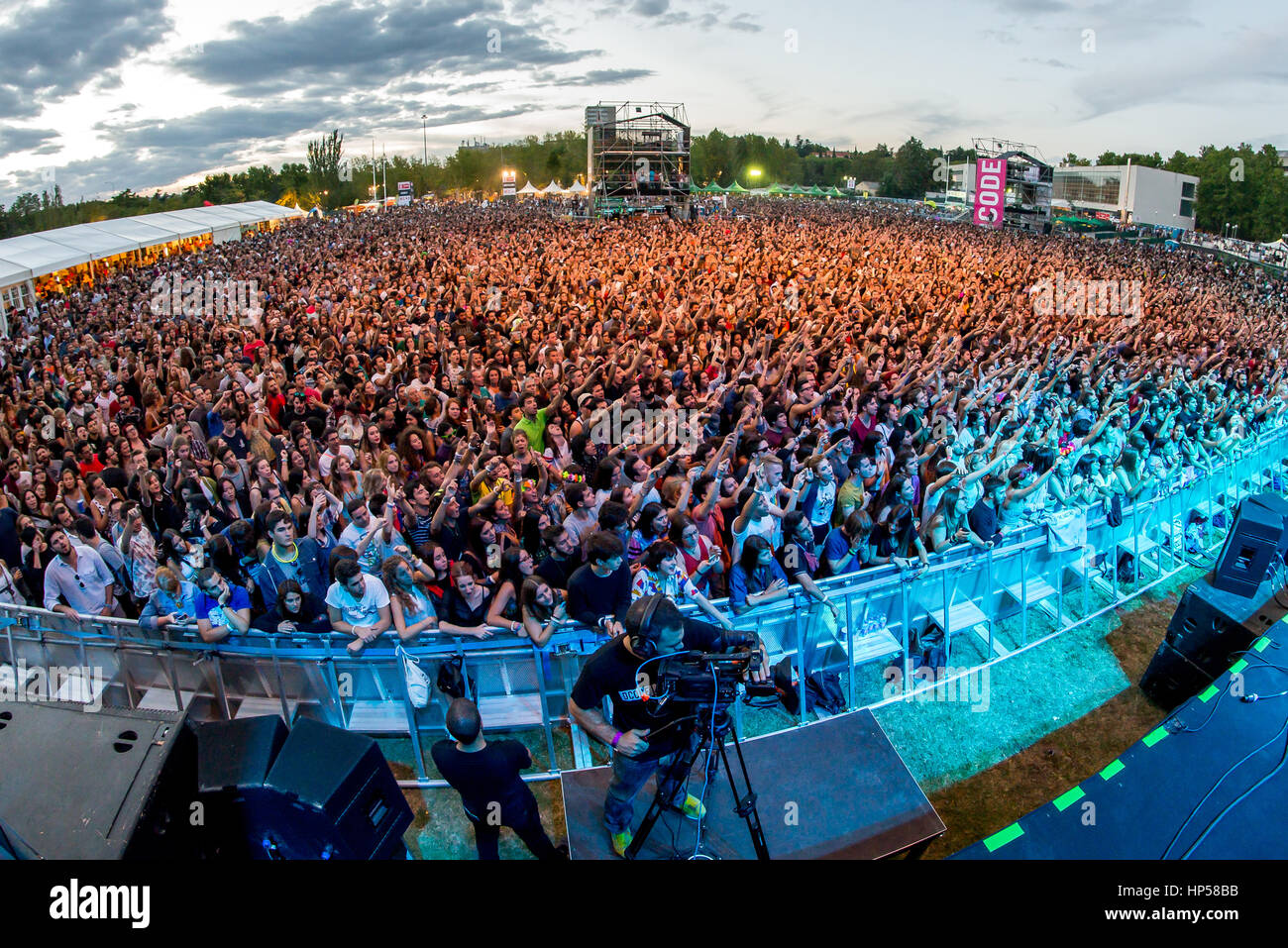 Summer crowd hi-res stock photography and images - Alamy