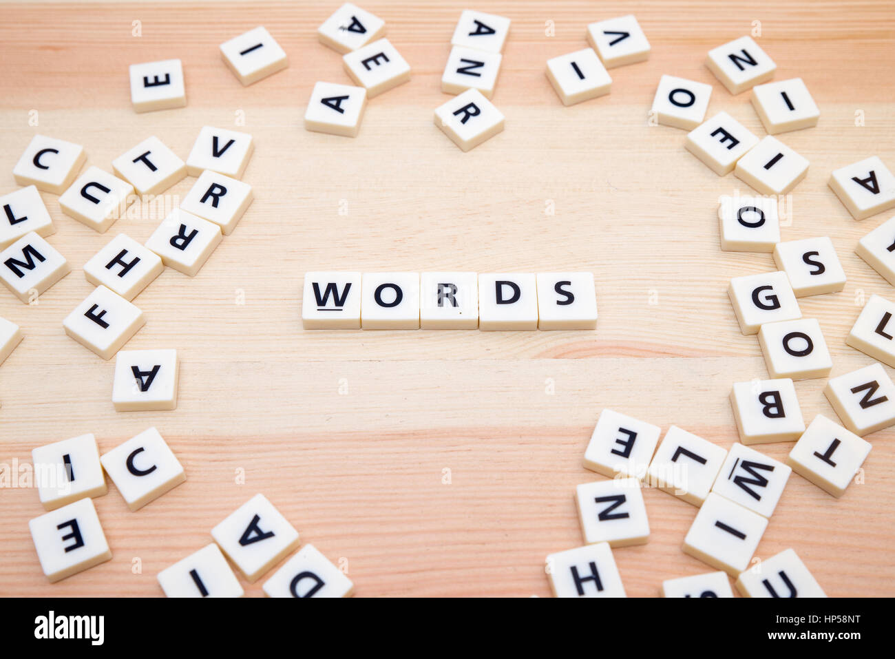 Скудный словарный запас. День придумывания новых снов. Запоминание английских слов. Текст с анаграммами. Мало новых слов.