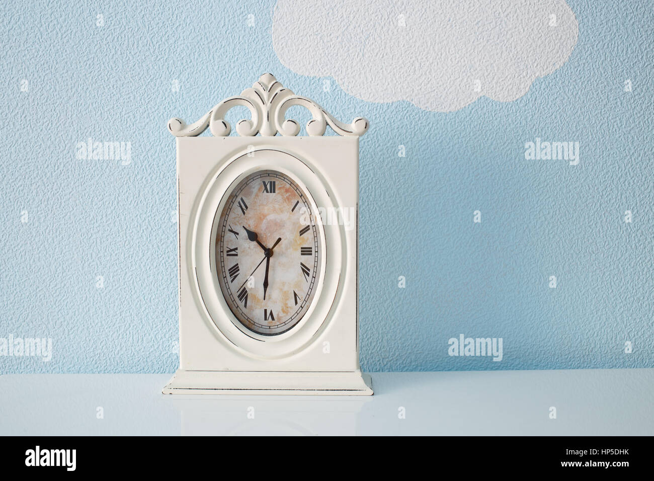 Wallpaper vintage nursery hires stock photography and images Alamy