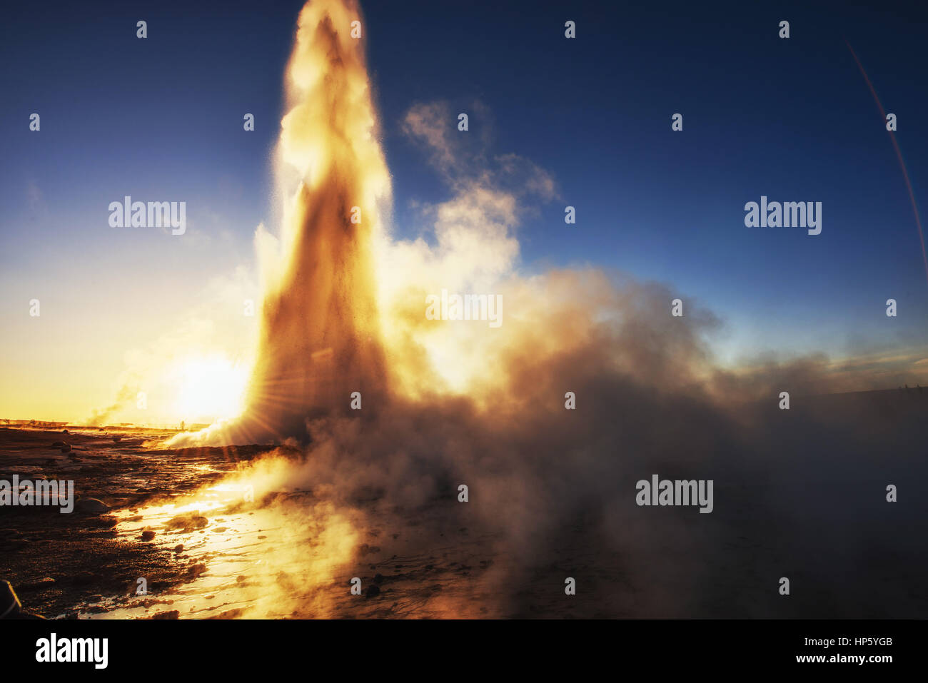 geysers in Iceland. Fantastic kolory.Turysty watch the beauty of Stock Photo