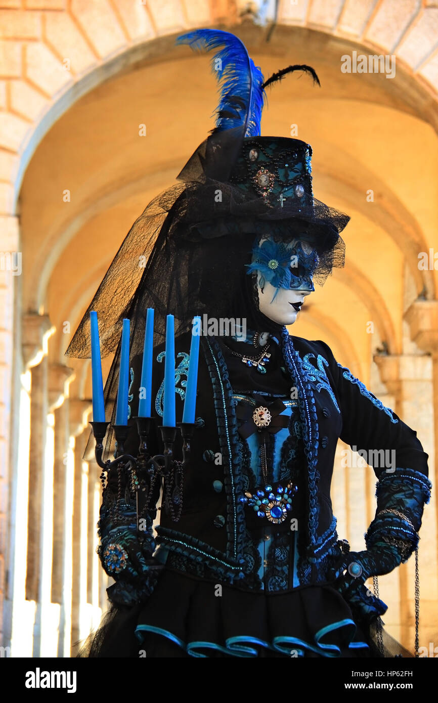 Medieval venetian costume hi-res stock photography and images - Alamy