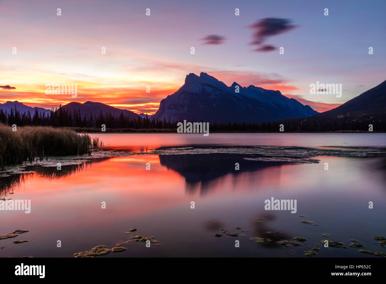 Lakes of alberta hires stock photography and images Alamy