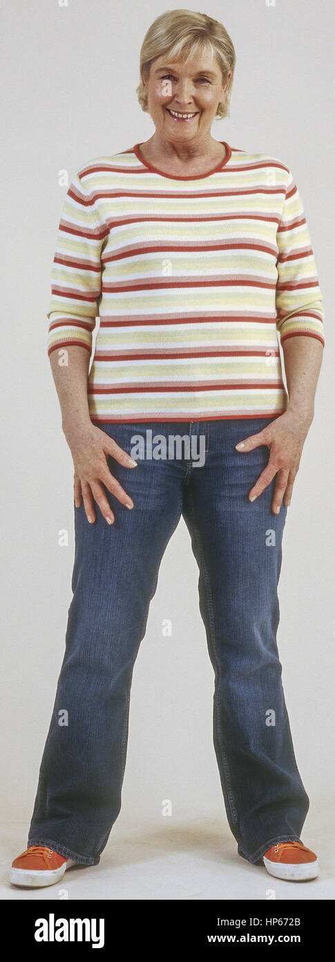 Seniorin in Jeans und Pulli (model-released) Stock Photo