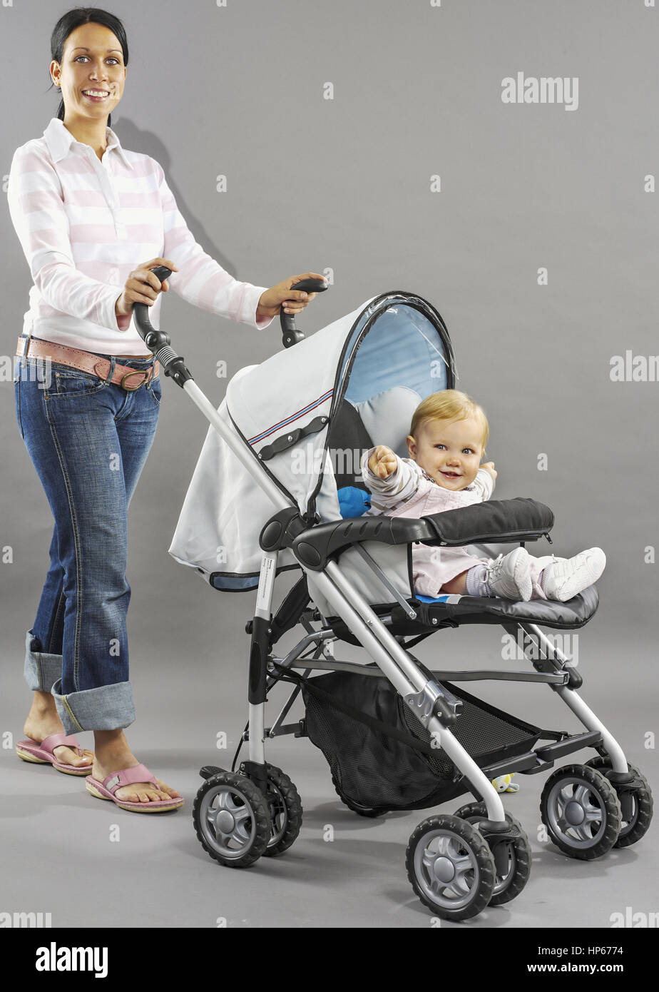 Frau mit Baby im Kinderwagen (model-released Stock Photo - Alamy