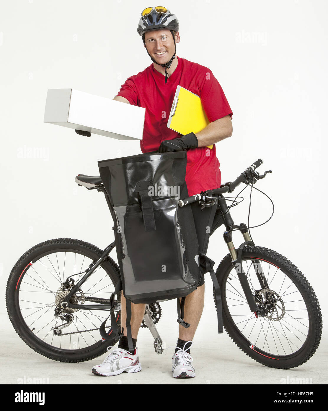 Fahrradkurier liefert Paeckchen aus (model-released) Stock Photo