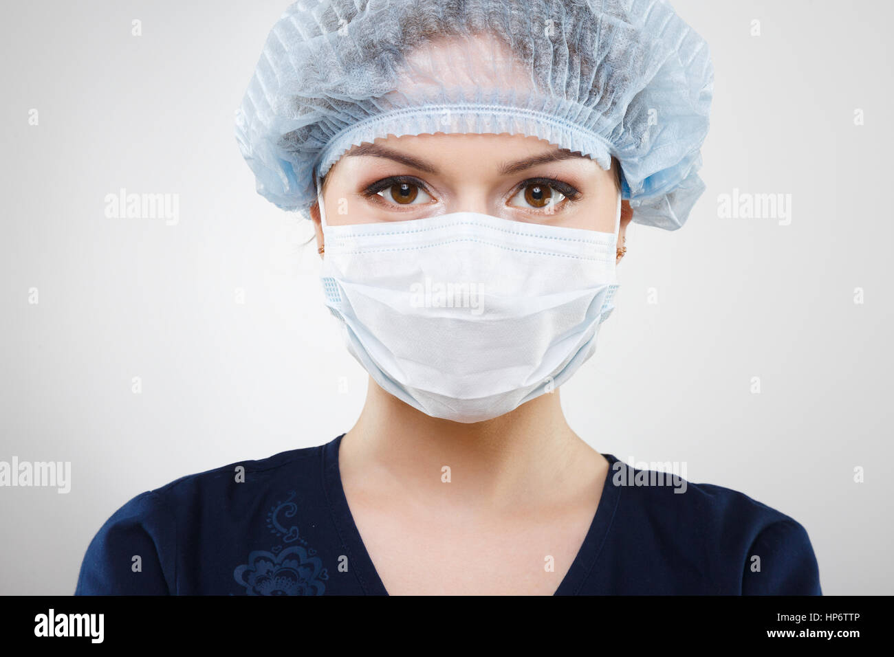 Surgeon wearing plastic face mask - Stock Image - M550/0408 - Science Photo  Library