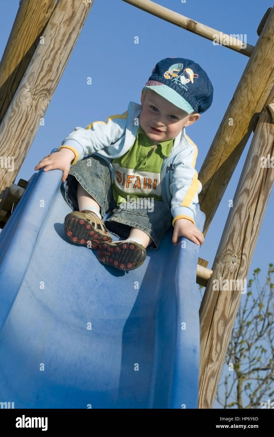 Junge auf Rutsche am Spielplatz - boy on slide Stock Photo
