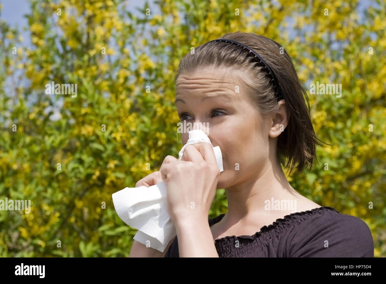 Model released, Junge Frau mit Pollenallergie im Fruehling - woman with pollen allergy Stock Photo