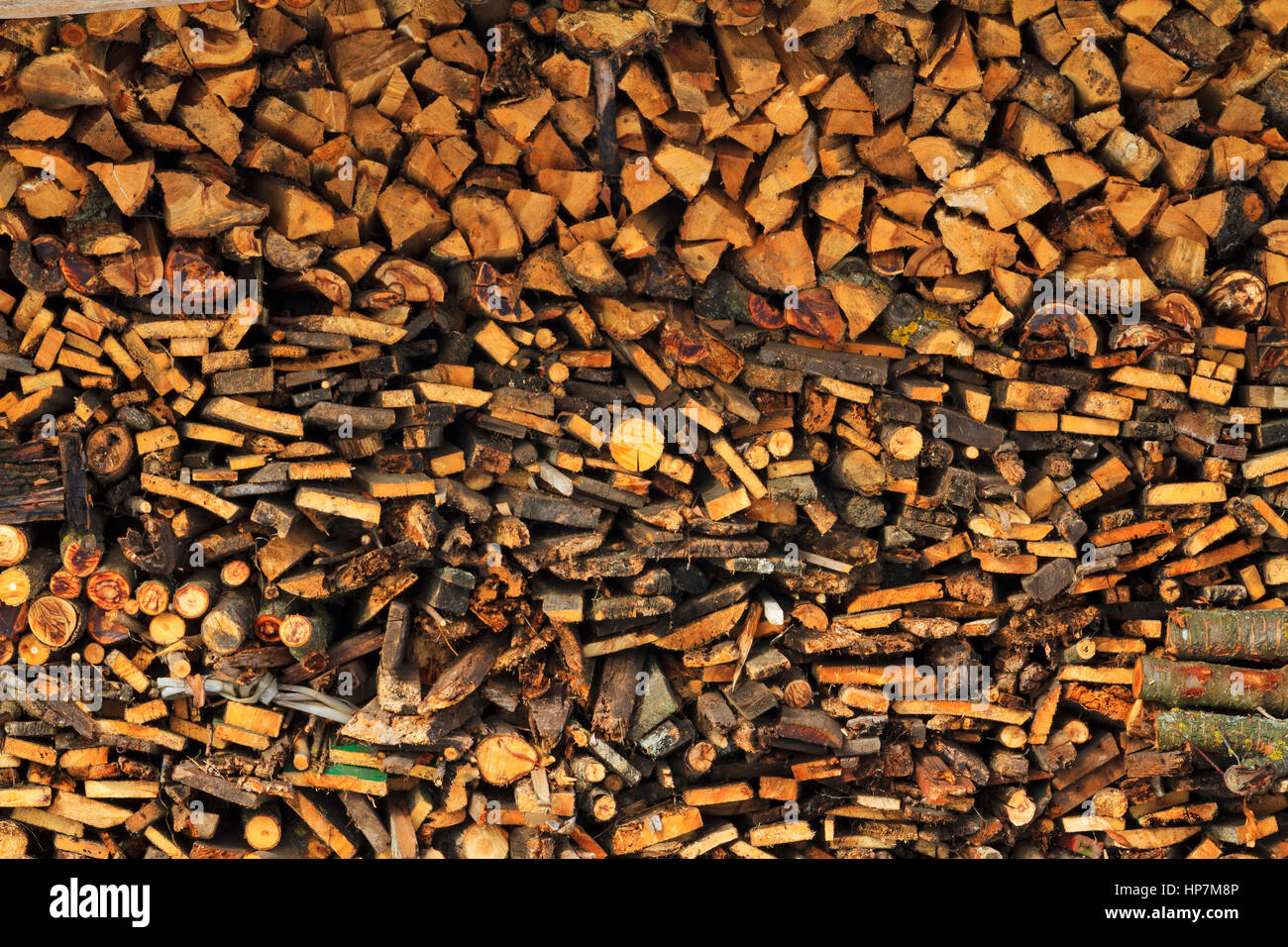 wood heating lines drawn,crisis, the storage of fuel, lack of funds