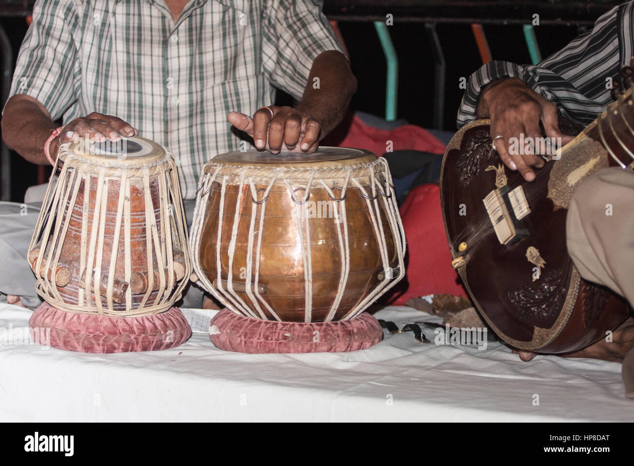 Tabla and sitar hires stock photography and images Alamy
