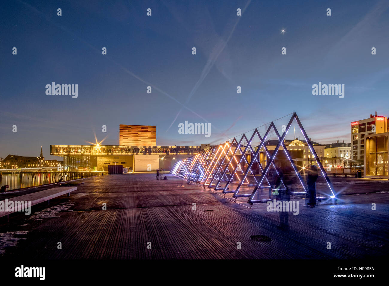 the-wave-an-interactive-sound-and-light-installation-is-spanning-80