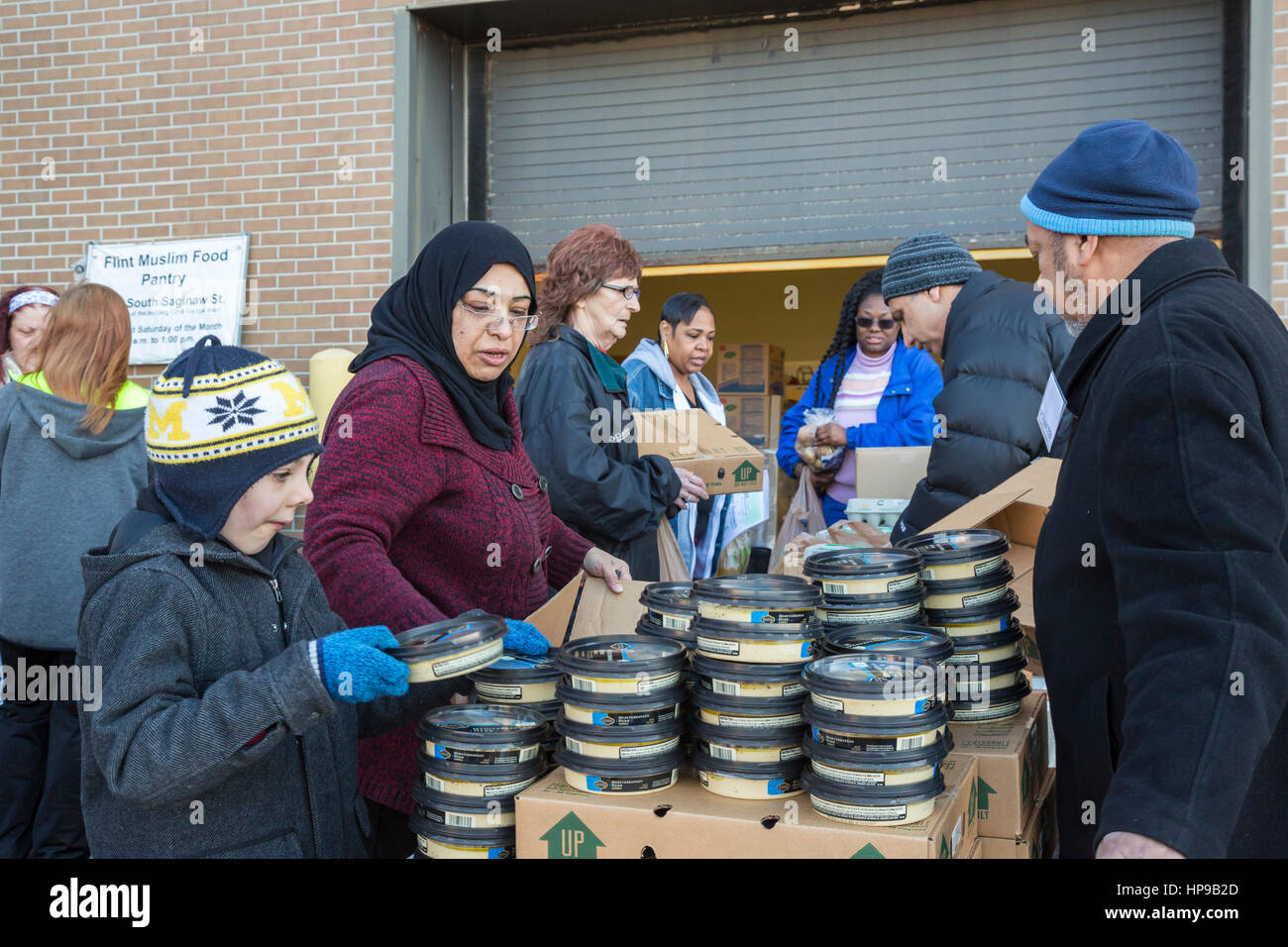 Flint, Michigan - Volunteers prepare food for distribution at the Muslim Food Pantry. Twice a month, members of Flint's Muslim community distribute fr Stock Photo