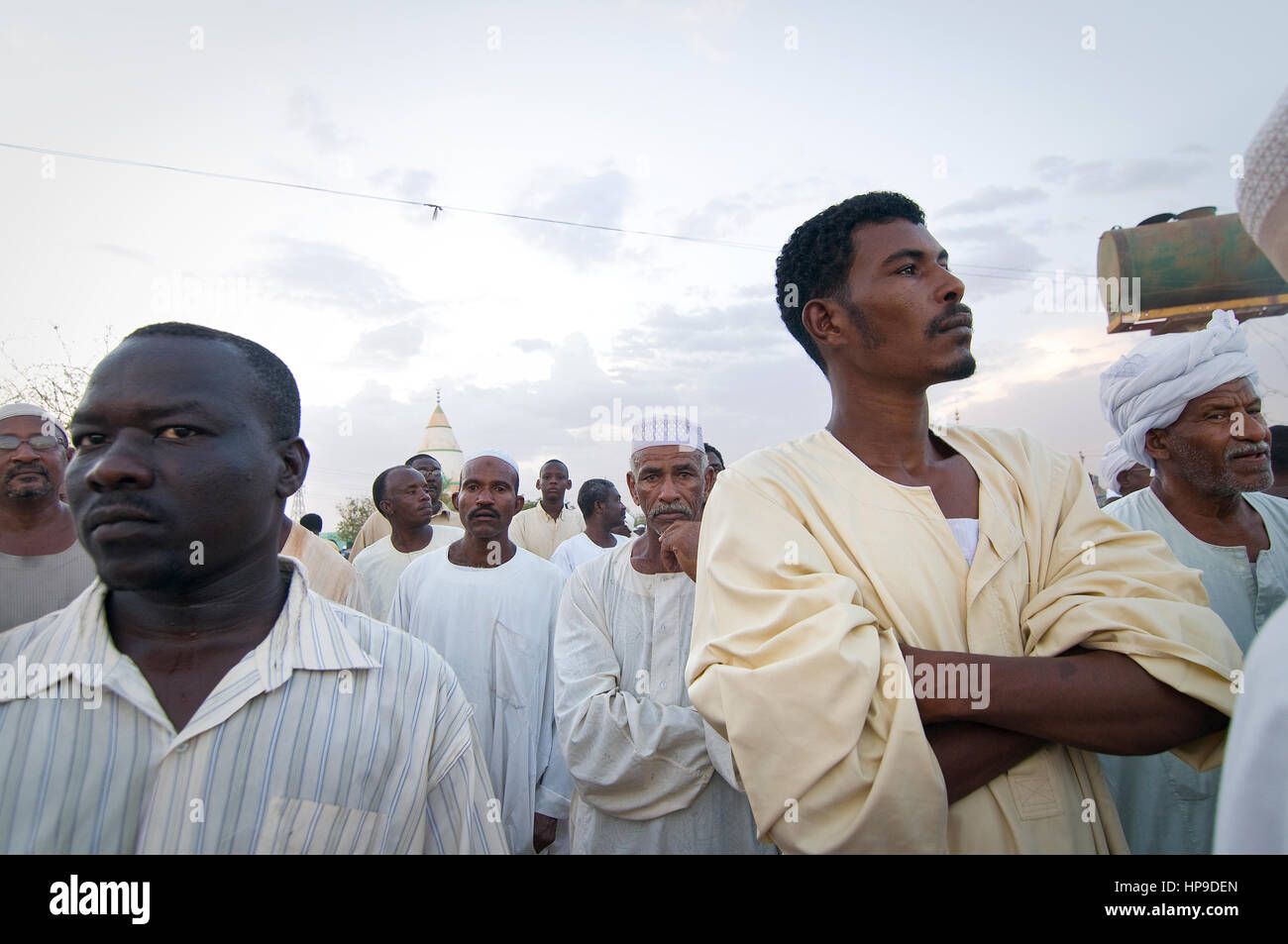 SUDAN, OMDURMAN: Every Friday the sufis of Omdurman, the other half of Northern Sudan's capital Khartoum, gather for their 'dhikr' - chanting and danc Stock Photo