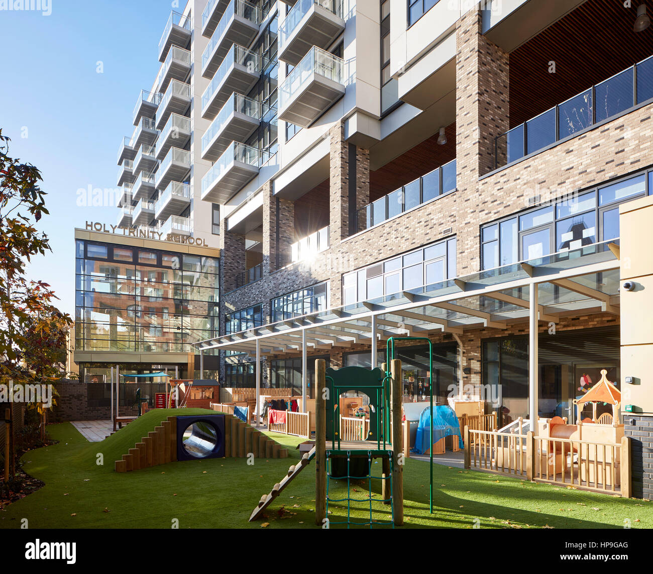 exterior-of-nursery-space-holy-trinity-primary-school-london-united