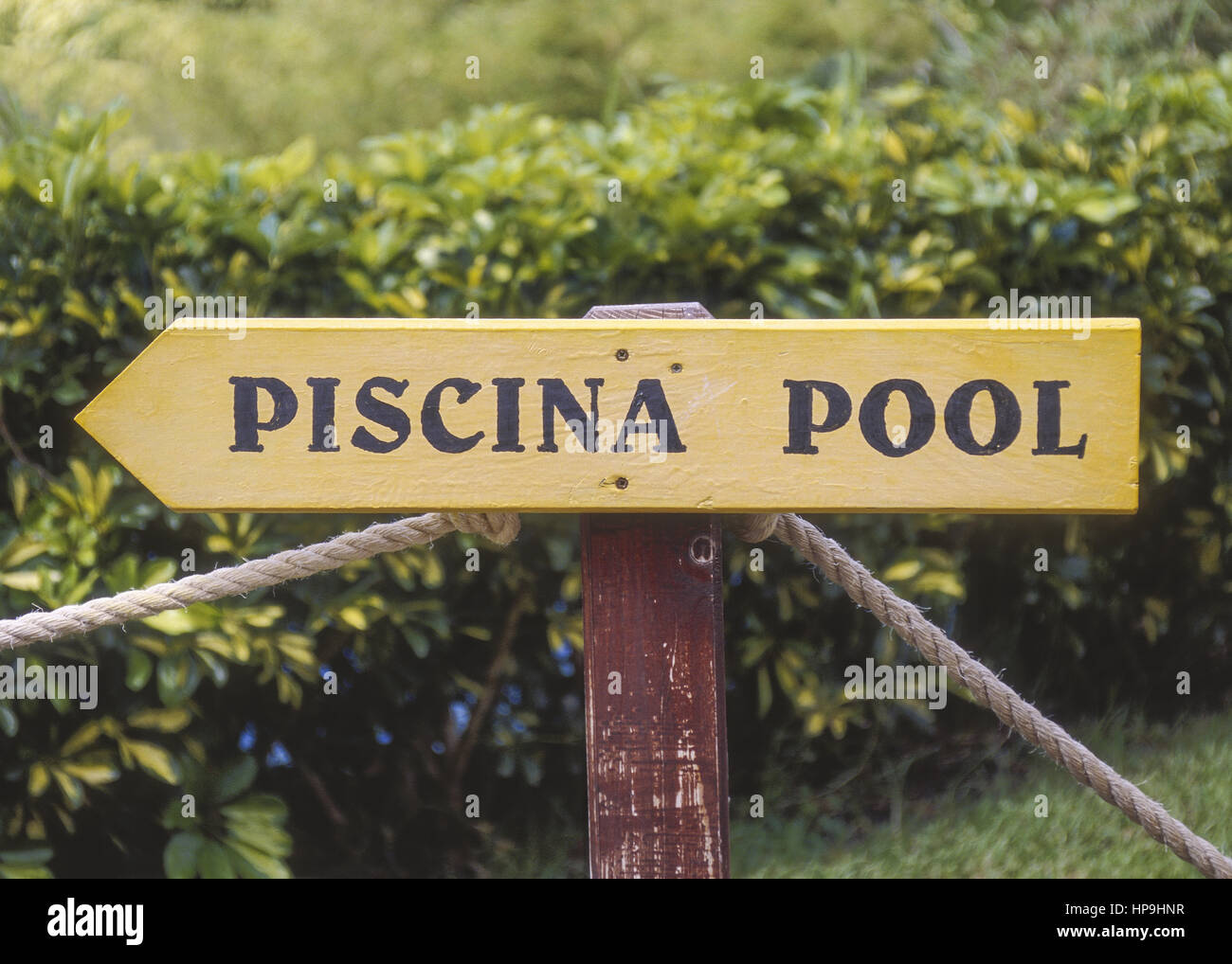 Hinweisschild Piscina, Pool, Italien Stock Photo Alamy