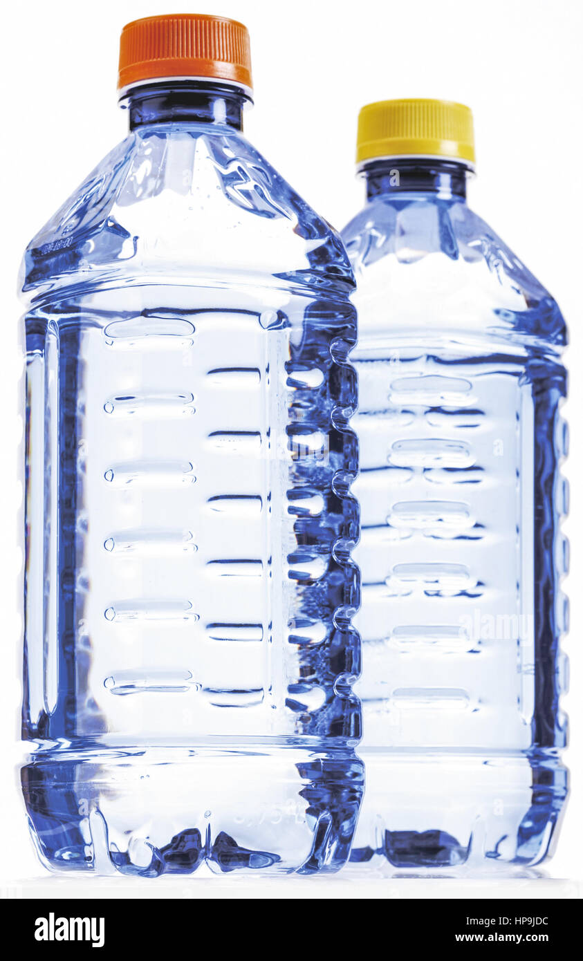 Zwei dicke Wasserflaschen aus Plastik Stock Photo - Alamy