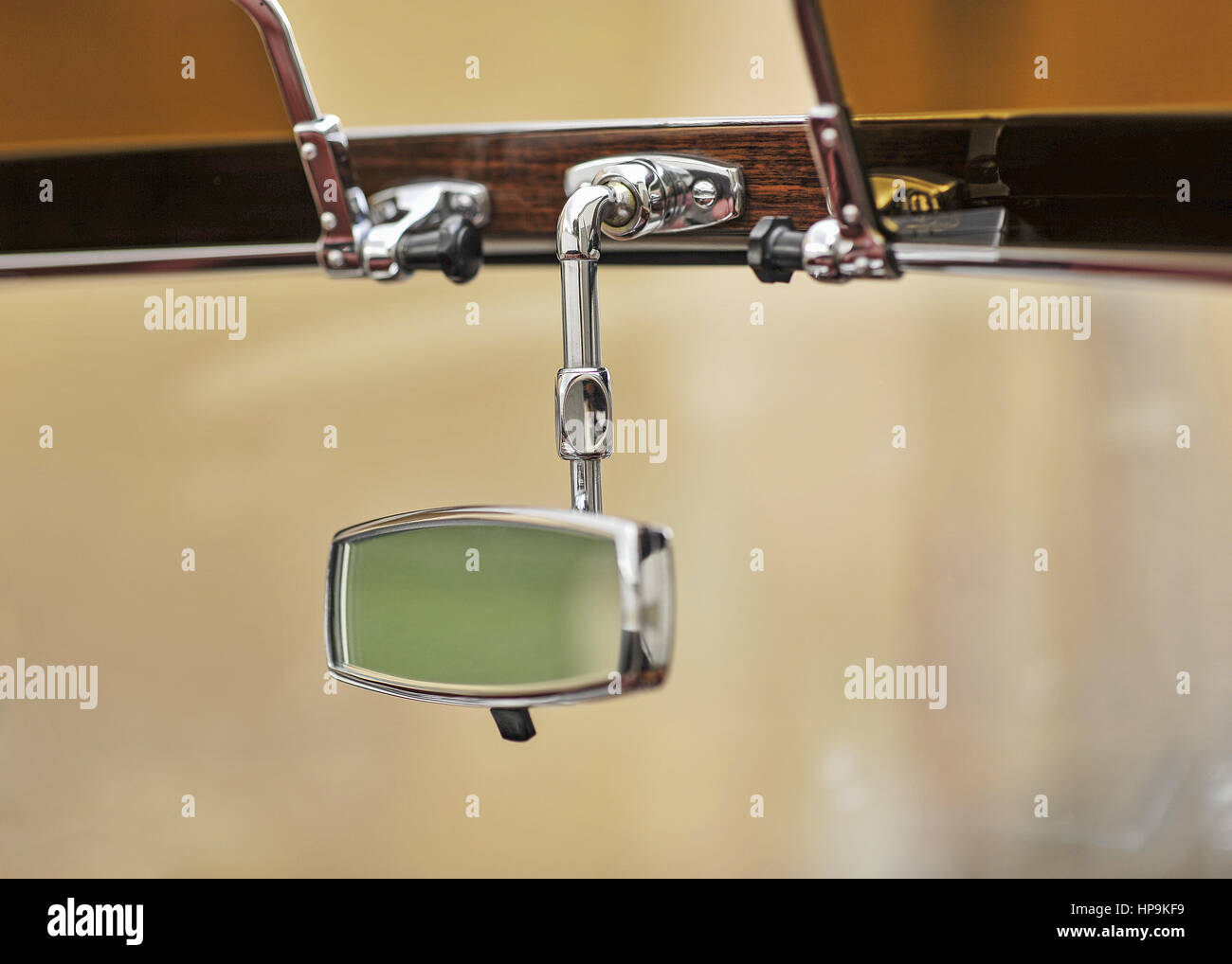 Oldtimer, Detail innen, Rueckspiegel Stock Photo - Alamy