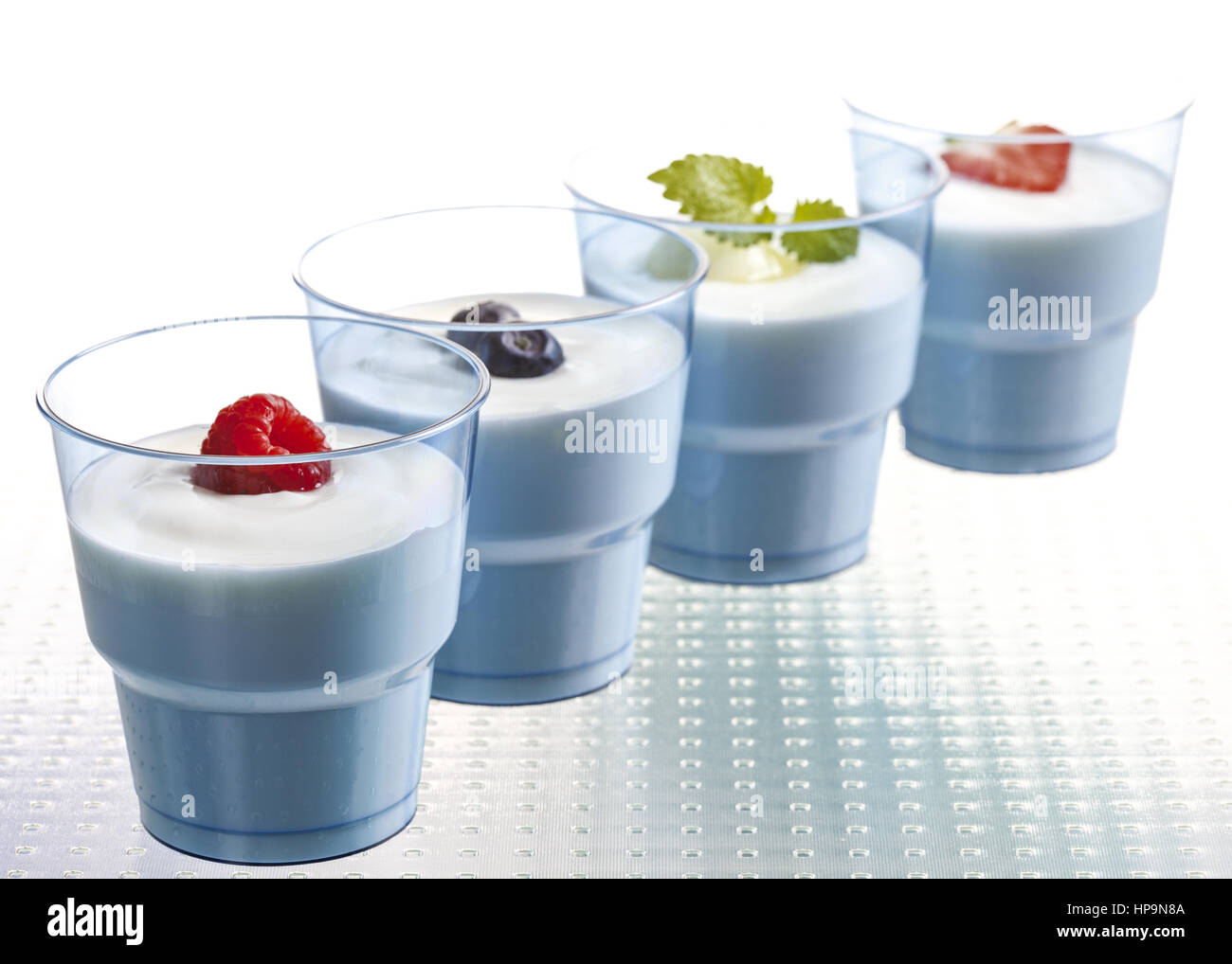 Vier Glaeser mit Joghurt und frischem Obst Stock Photo
