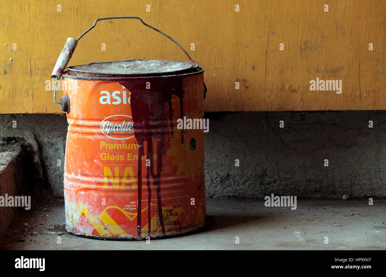 Tin of paint hires stock photography and images Alamy