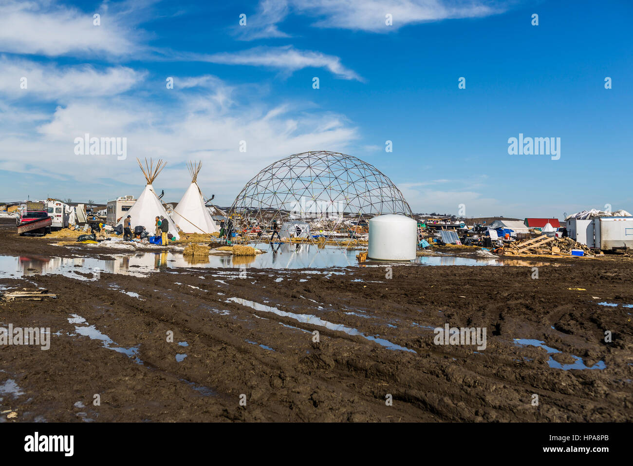 New York C Ity, United States. 19th Feb, 2017. Hundreds? of water ?protectors ?continued their massive clean up effort of the Oceti Sakowin camp in Standing Rock, North Dakota, where for months thousands have converged protesting the 3.8 billion dollar Dakota Access Pipeline. Despite President Donald Trump? ?granting the? ?final easement? earlier this month,? allowing Energy Transfer Partners to drill under the Missouri River, and ?with ?a deadline to evacuate the camp . Credit: Michael Nigro/Pacific Press/Alamy Live News Stock Photo