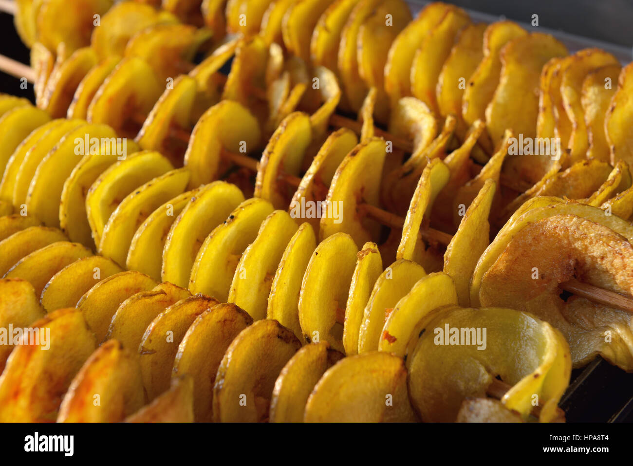 https://c8.alamy.com/comp/HPA8T4/fresh-fried-spiral-potato-chips-closeup-photo-HPA8T4.jpg