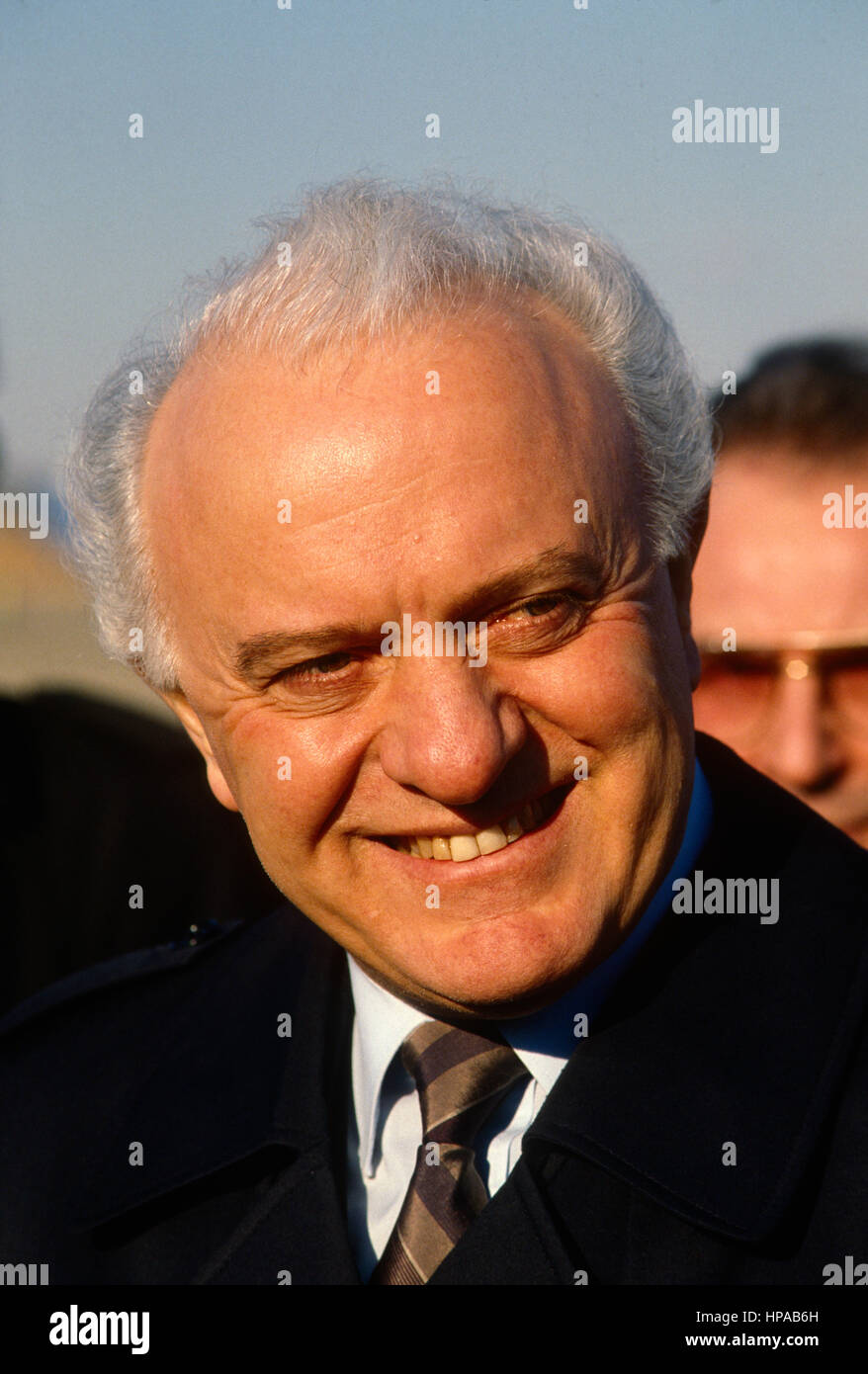 Soviet Foreign Minister Eduard Shevardnadze arrives at Andrews Air ...