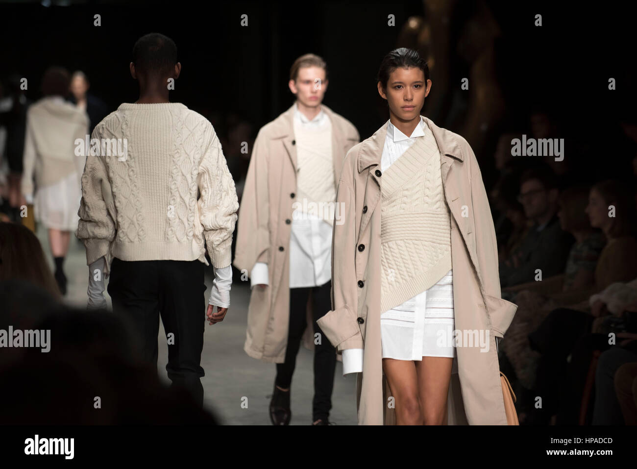 Burberry catwalk hi-res stock photography and images - Alamy
