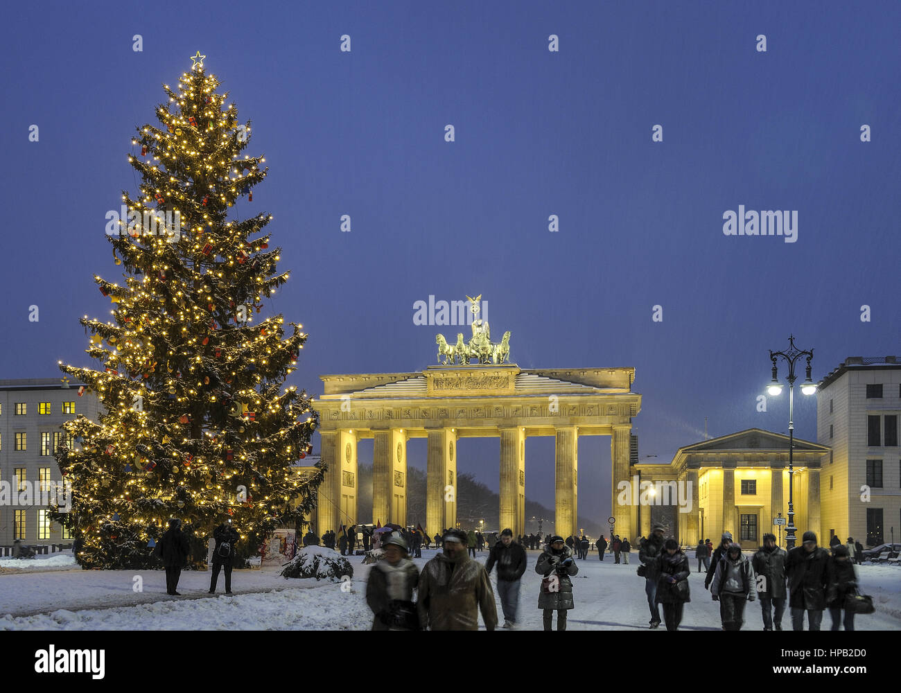 Weihnachtsbaum, Brandenburger Tor, Berlin, Deutschland Stock Photo Alamy