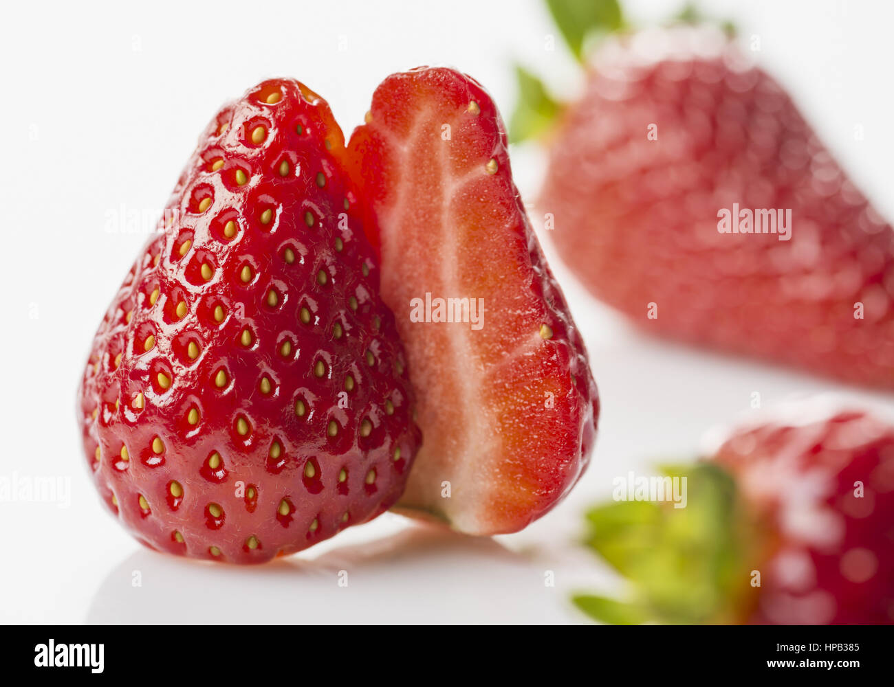Arrangement mit Erdbeeren Stock Photo