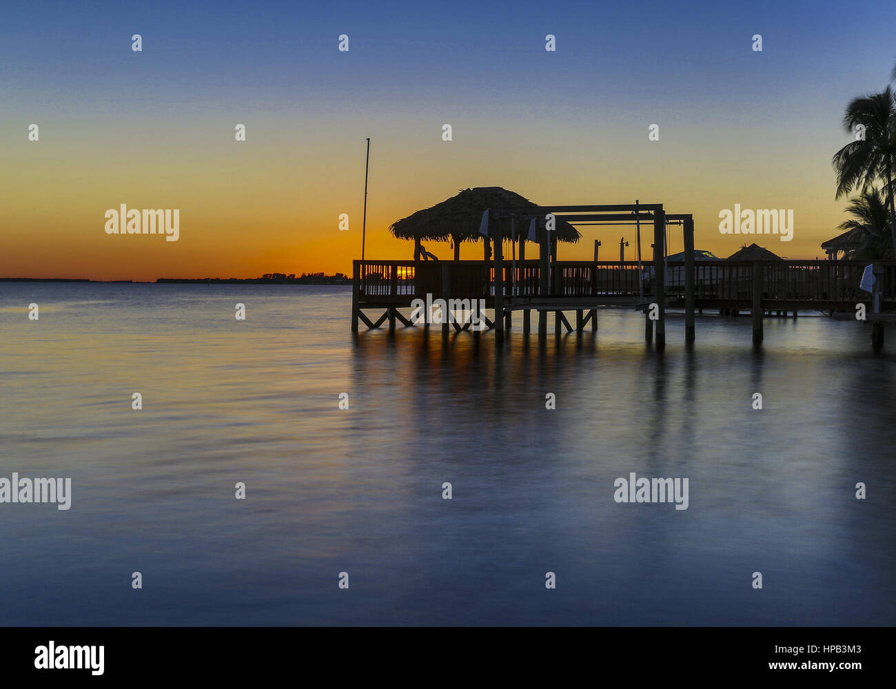 Sonnenuntergang mit Strandpavillon, Cape Coral, Florida, USA Stock Photo