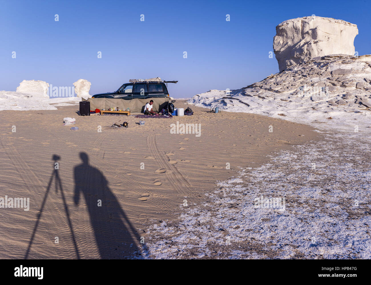 Touristen in der Weissen Wueste, Aegypten Stock Photo