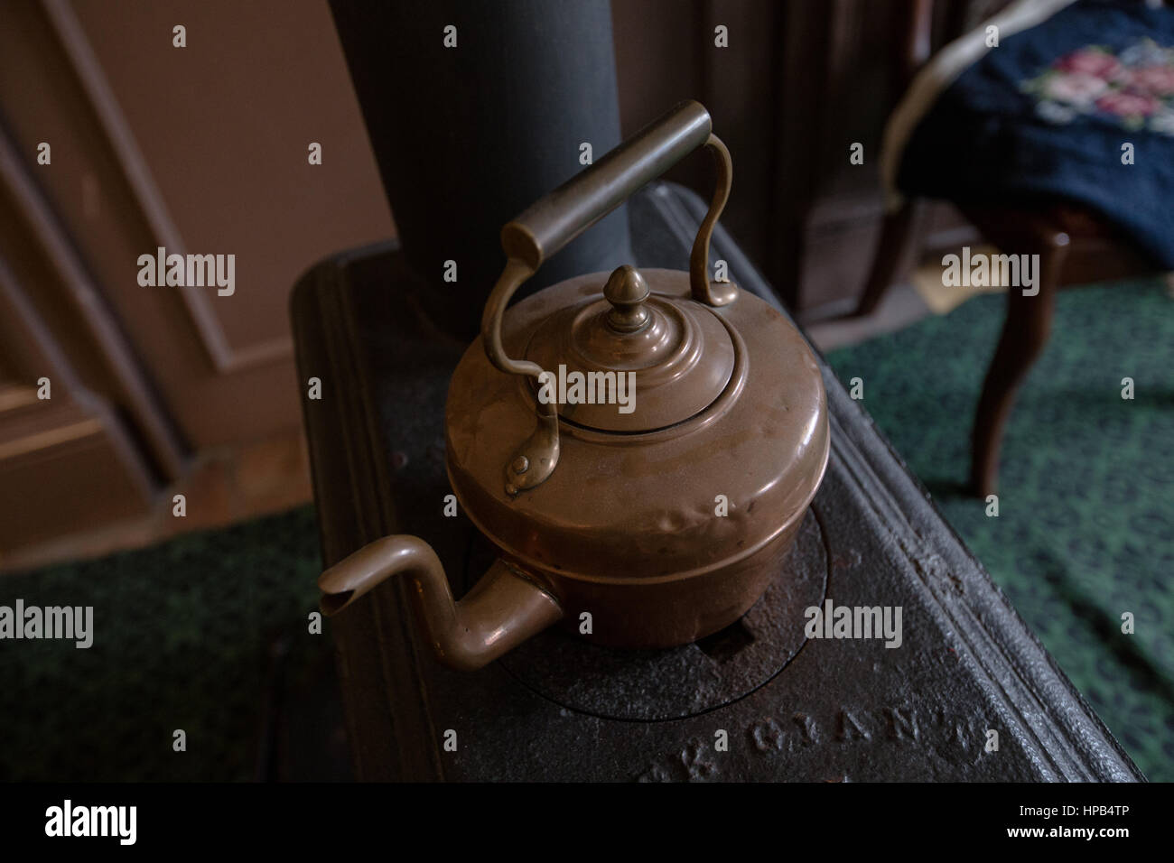 Kettle boiling retro hi-res stock photography and images - Alamy