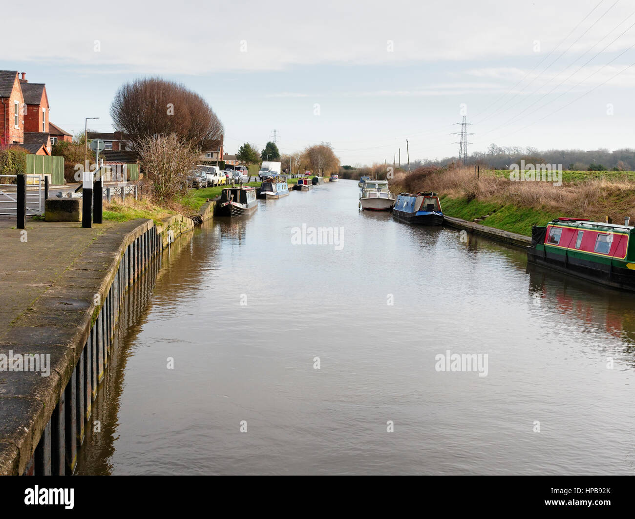 Stationary canal narrow boat boats hi-res stock photography and images ...