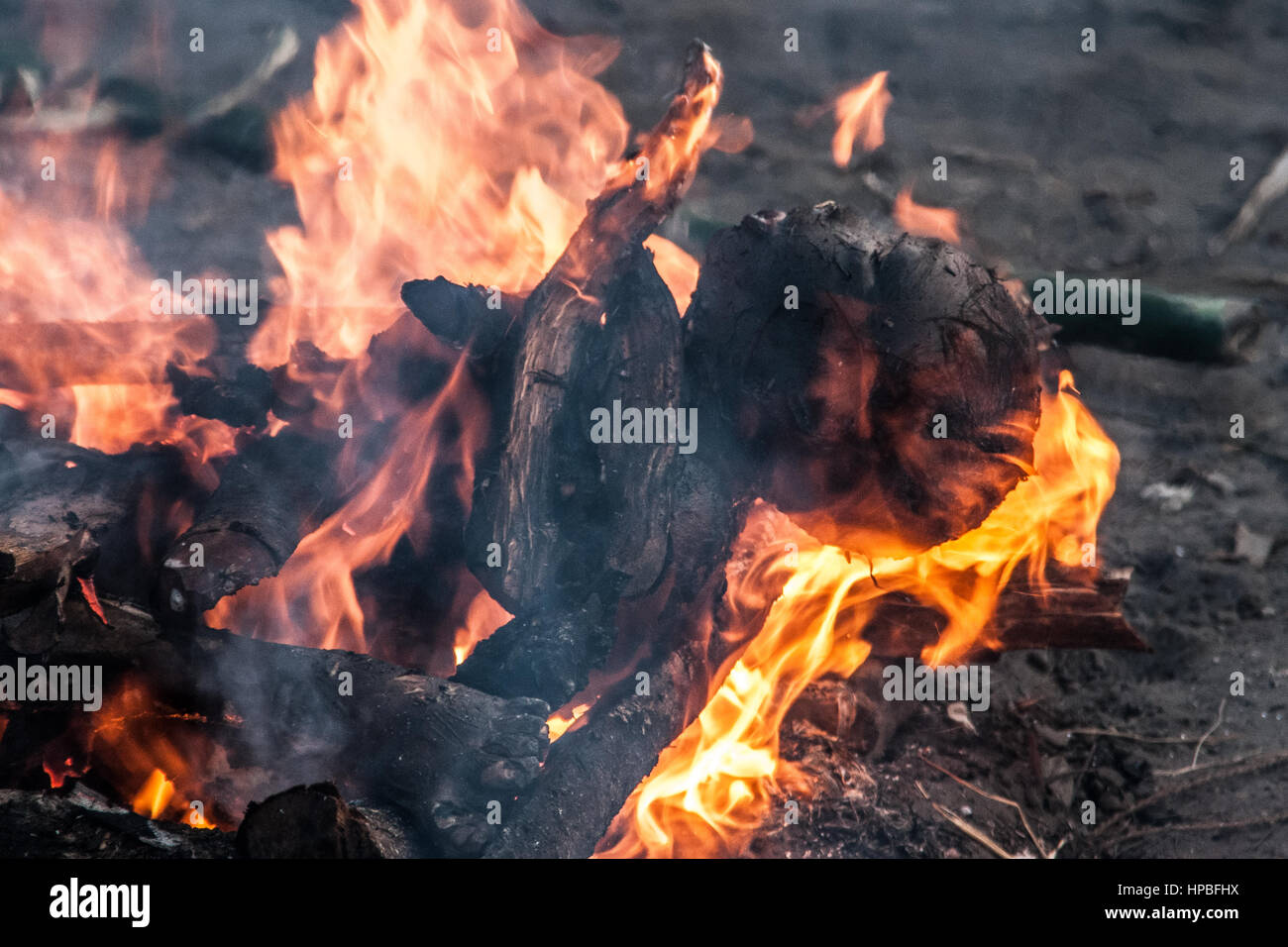 Hindu dead body crematorium hi-res stock photography and images - Alamy