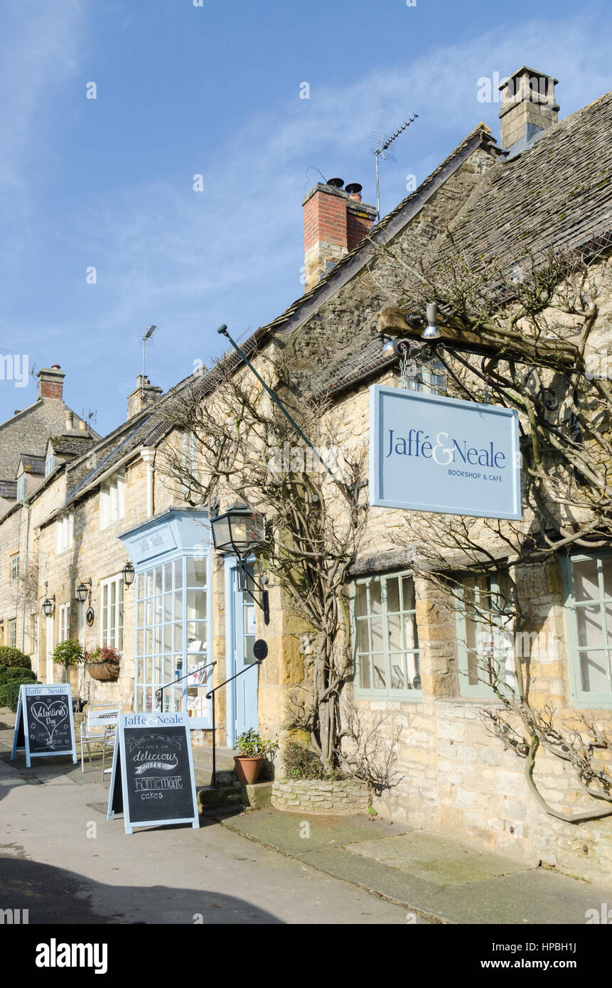 Shopping in the cotswolds hires stock photography and images Alamy