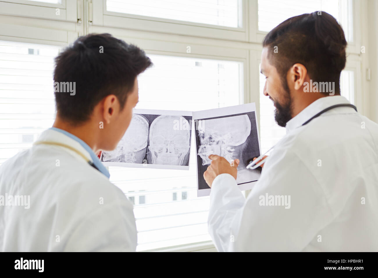 Radiologists discuss x-ray image diagnostic for patient Stock Photo - Alamy