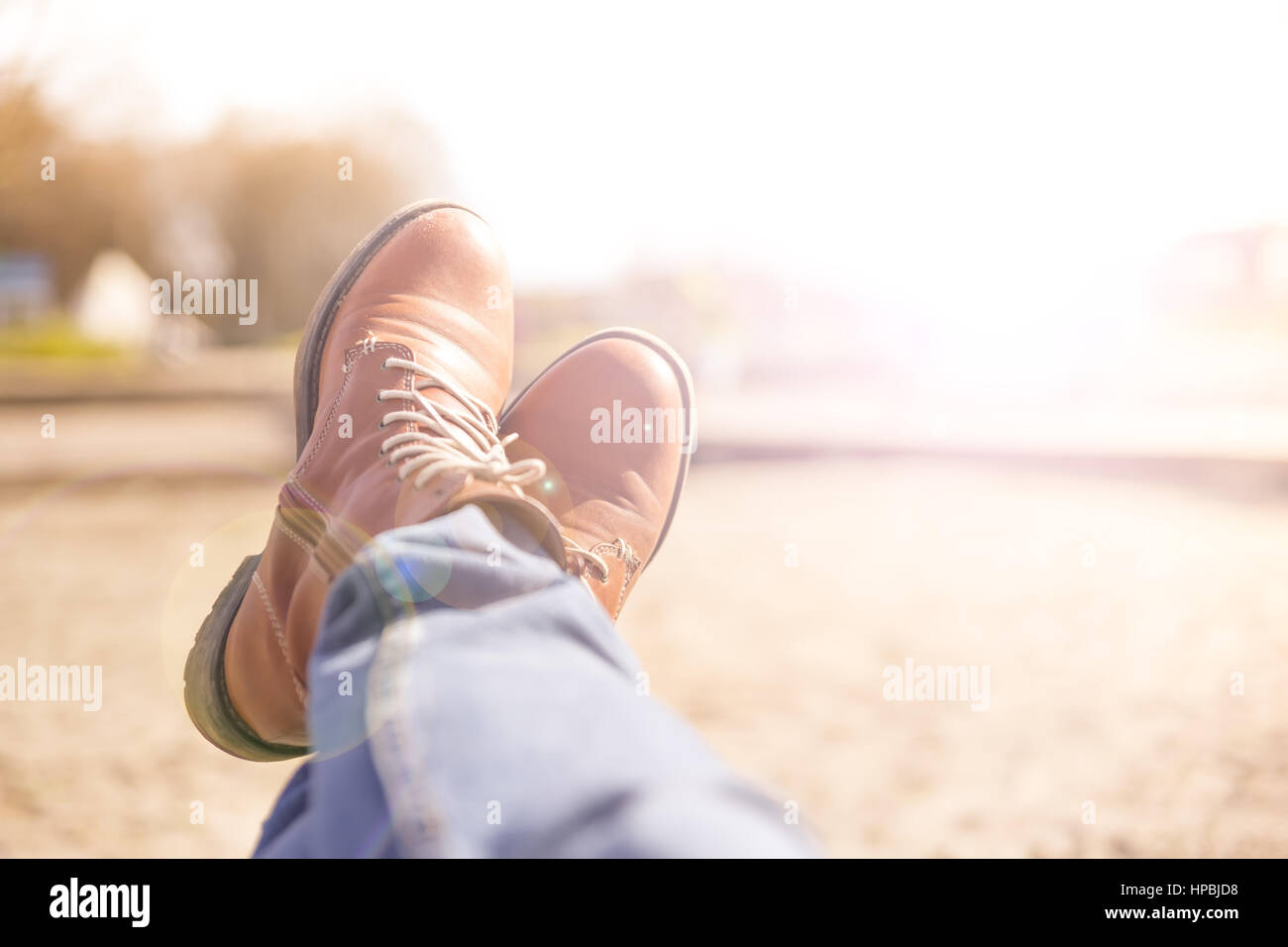 Girl cross legs teenager hi-res stock photography and images - Alamy