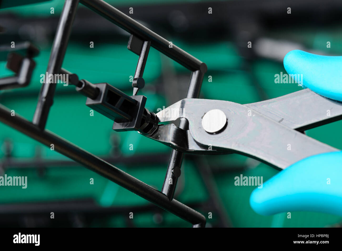 using plastic nippers cut the plastic injection molding parts Stock