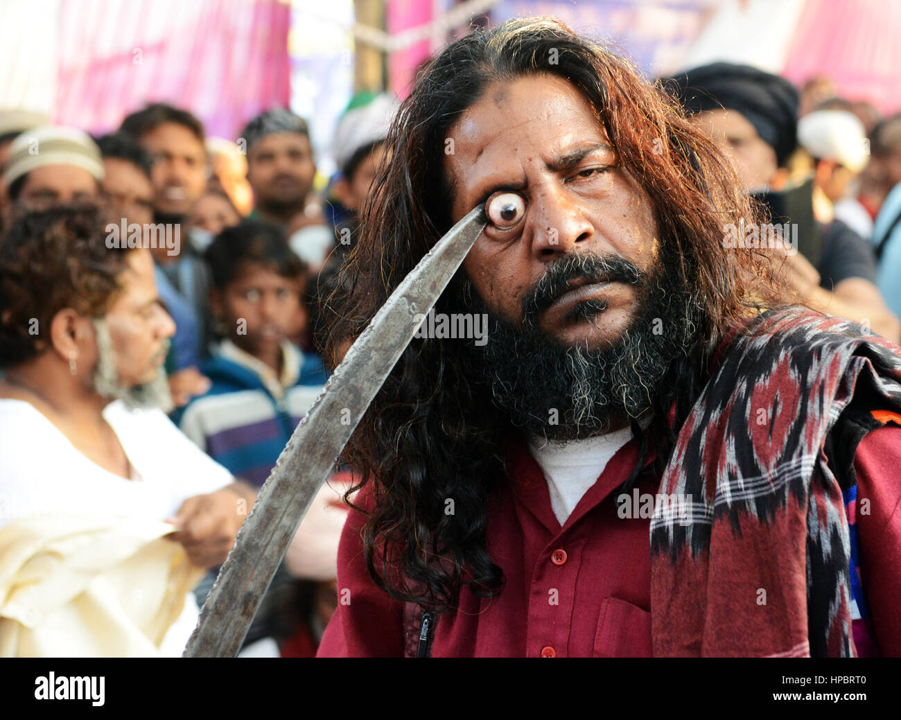 Sufi self-mortification practices at the annual 'Urs (death anniversary) of the Sufi saint Zinda Shah in Makanpur, Uttar Pradesh, India. Stock Photo