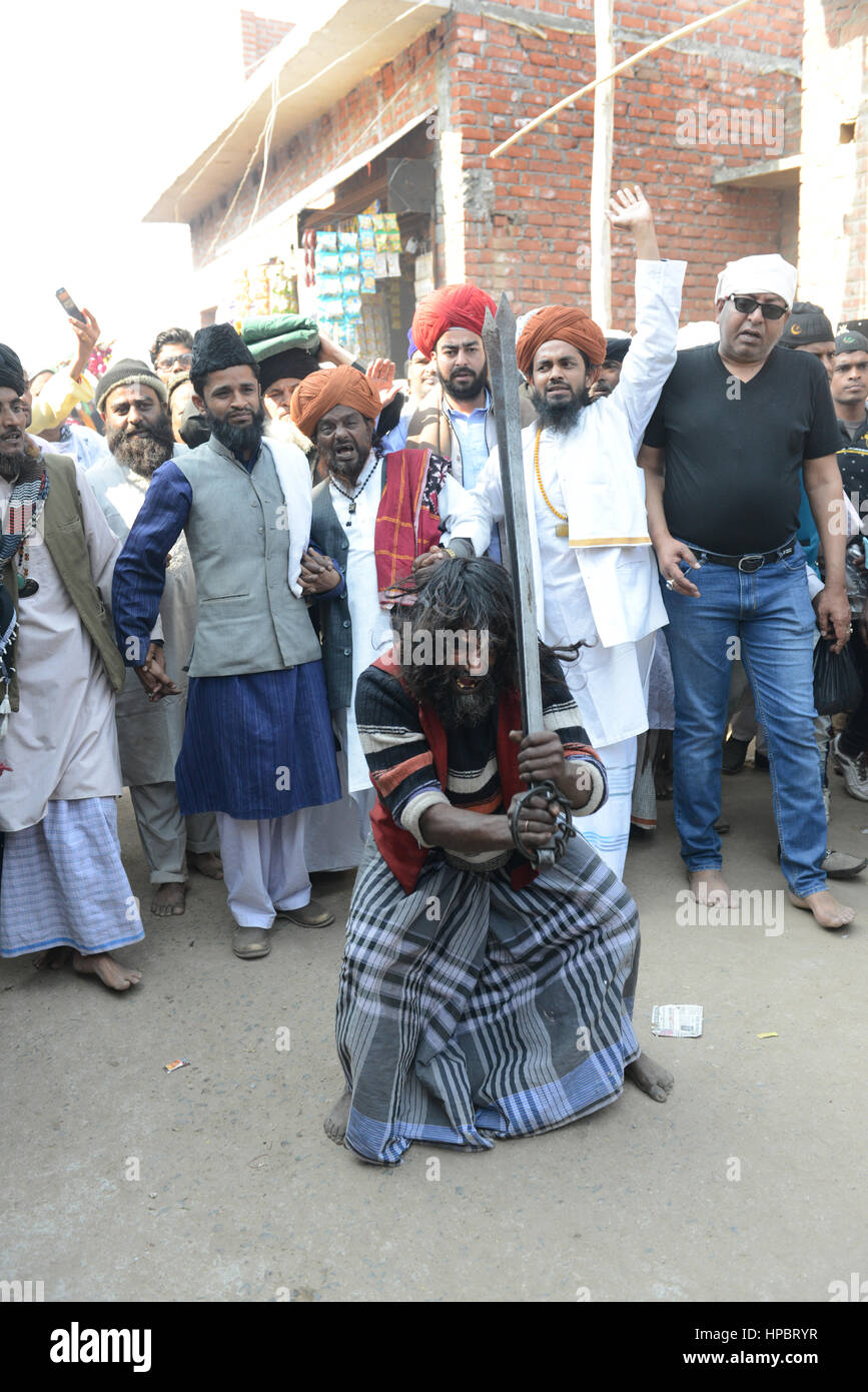 Sufi self-mortification practices at the annual 'Urs (death anniversary) of the Sufi saint Zinda Shah in Makanpur, Uttar Pradesh, India. Stock Photo