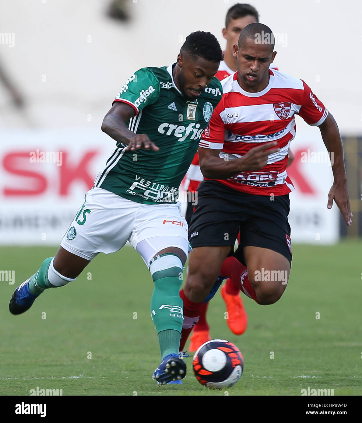 Araraquara, Brazil. 19th Feb, 2017. The player Michel Bastos, the SE Palmeiras, ball dispute with Bruno Costa, CA Linense during match valid for the fourth round of the Championship, A1 Series, in the Source Arena. Credit: Cesar Greco/FotoArena/Alamy Live News Stock Photo