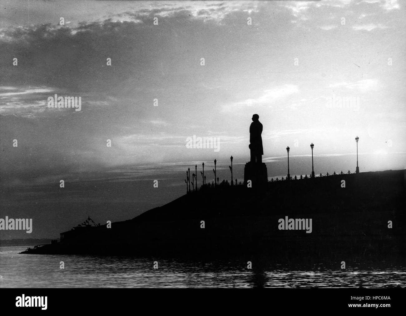 The Stalin memorial on the Volga-Don Canal near Stalingrad. Taken in 1952. The statue of Stalin was stolen in 1961 eight years after his death in a night in a cloak-and-dagger operation. Ten days earlier, Stalingrad had been renamed Volgograd. The sculptor of this memorial had originally represented Stalin with a hat on. When Stalin saw the memorial, he demanded it be changed, his reason being that he could not greet passing ships with a hat on his head. The photo was published in the 2008 picture series 'Der bedeutende Augenblick' (The historic moment). Photo: Yevgeny Khaldei | usage worldw Stock Photo