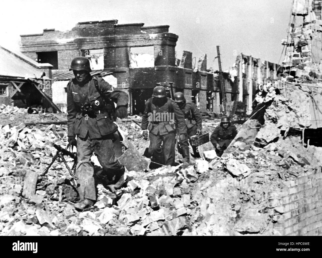 Propaganda text of National Socialist report on the back of the picture: 'Infantry of the 'Red barricade' in Stalingrad, which was stormed by our soldiers'. Motive from Wolgograd, Russia, on the 29th of October in 1942. The attack of the German Wehrmacht on the Soviet Union on the 22nd of June in 1941 was going under the alias 'Operation Barbarossa'. The Wehrmacht reached Stalingrad in autumn 1942, but the city could not be conquered completely. Fotoarchiv für Zeitgeschichte | usage worldwide Stock Photo