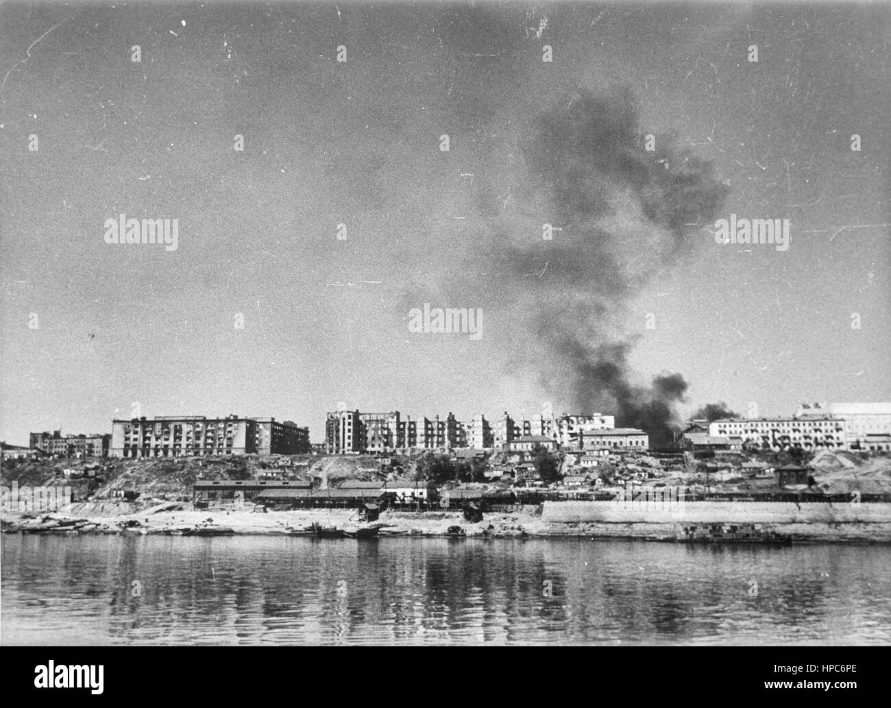 View of the Volga and the destroyed town of Stalingrad (today Volgograd). Taken in 1942. Photo: Deutsche Fotothek / Viktor Tjomin - NO WIRE SERVICE - | usage worldwide Stock Photo