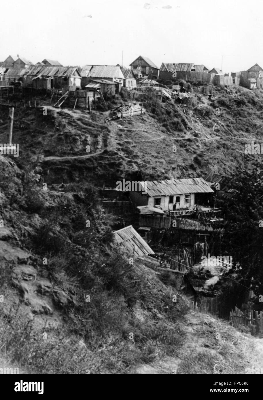 The Nazi propaganda image shows a settlement in Stalingrad (today Volgograd). Taken in October 1942. A Nazi reporter has written on the reverse of the picture on 01.10.1942, 'Stalingrad. The west bank of the River Volga is steeply inclined towards the water. Balkas - the steep valleys characteristic for this region - are often located in the middle of the town here.' Fotoarchiv für Zeitgeschichte - NO WIRE SERVICE - | usage worldwide Stock Photo